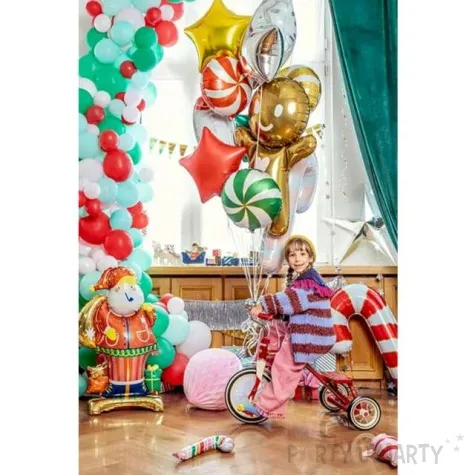 balon foliowy boze narodzenie swiety mikolaj stojacy z fajka i prezentami partydeco 42 shp