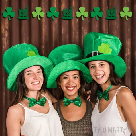 baner sw patryk trojkolorowe koniczynki i kapelusz zielony 2 5 m