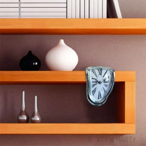 dekoracja cieknacy zegar salvadora dal bialy gadzetmaster rzymskie cyfry