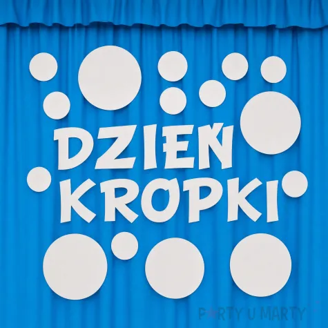 dekoracja do szkoly klasy przedszkola na gazetke tablice napis dzien kropki dot day kropeczki