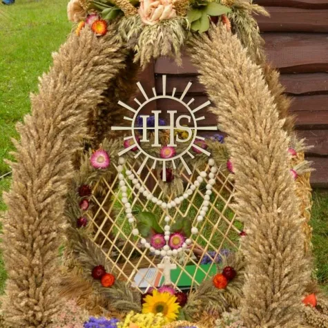 dekoracja drewniana ihs na wieniec dozynkowy bez nozki 23x23 cm