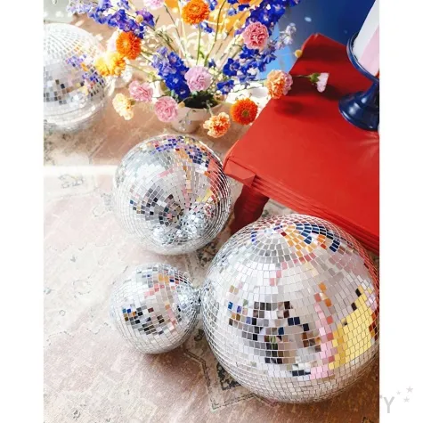 dekoracja kula dyskotekowa disco srebrny partydeco 20 cm