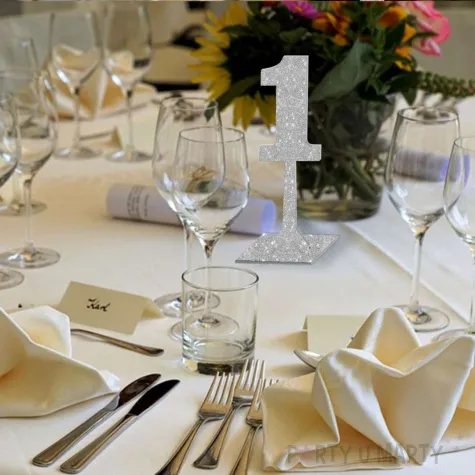 dekoracja numer na stol 4 srebrny brokat 19 cm