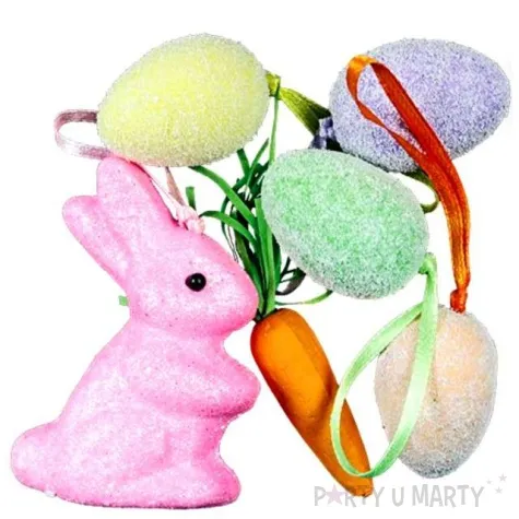 dekoracja rozowy krolik i kolorowe pisanki titanum