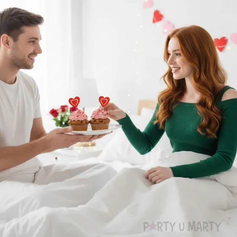 dekoracje na babeczki walentynkowe pikery na muffinki czerwone serca art 6 szt