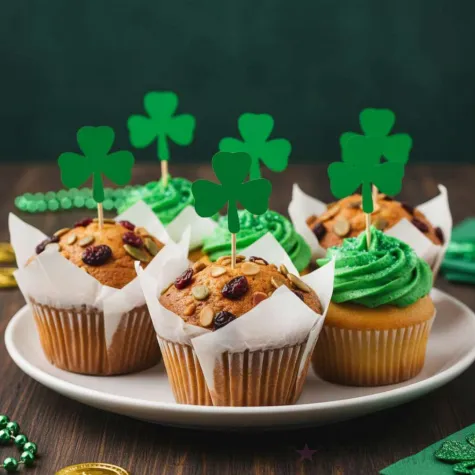 dekoracje na muffinki przekaski na dzien swietego patryka pikery zielone koniczynki x6