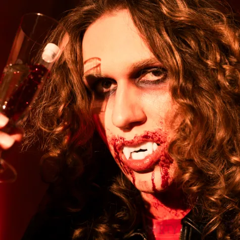 dodatek do stroju na halloween sztuczne zeby kly wampira wampirzyca dracula cosplay
