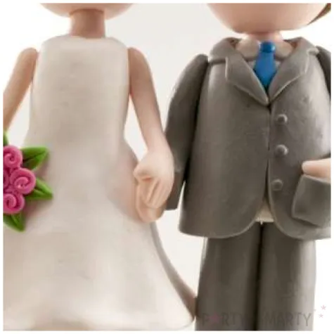 figurka na tort mloda para trzymajaca sie za rece dekora 14 cm