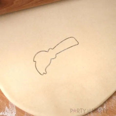 foremka halloween miotla wiedzmy 57x107 mm fioletowa metaliczna