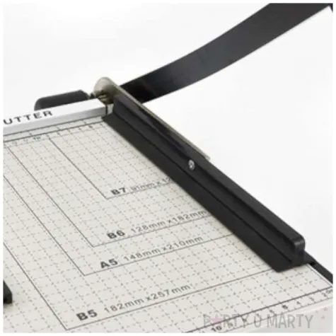 gilotyna do ciecia papieru format a4 titanum