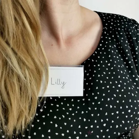 identyfikator z klipsem