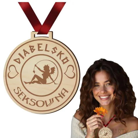 medal dzien kobiet diabelsko seksowna drewniany 72 mm
