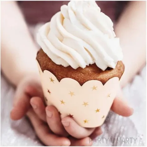 papilotki do muffinek zlote gwiazdy partydeco 6 szt