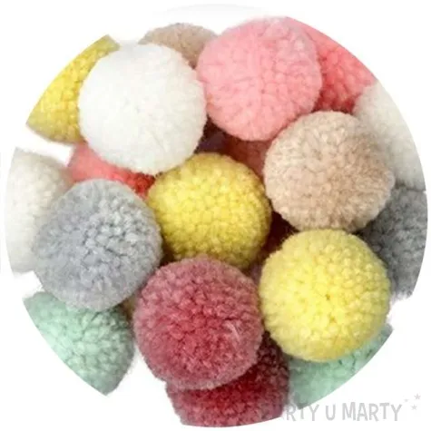 pompony pluszowe wloczkowe pastelowe jasne mix titanum 30 mm 18 szt