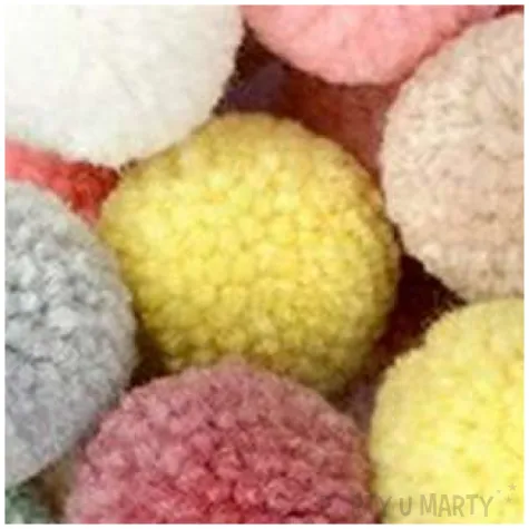 pompony pluszowe wloczkowe pastelowe jasne mix titanum 30 mm 18 szt