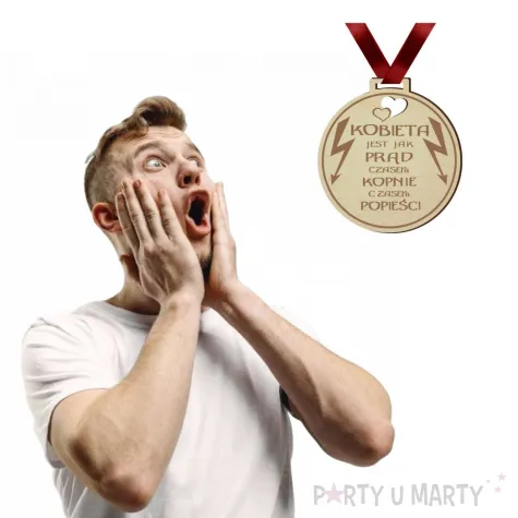 prezent na dzien kobiet drewniany medal kobieta jest jak prad 72 mm 1 szt