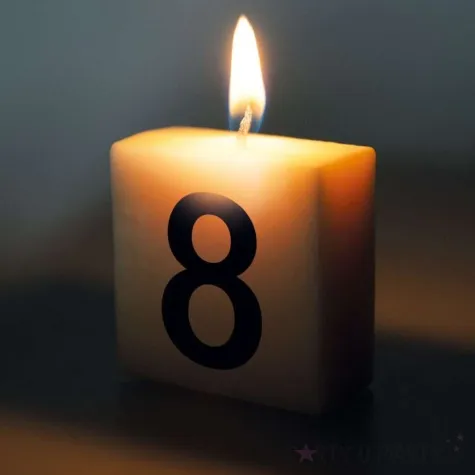 swieca literki i znaki cyfra 8 bialy pd party 40x20 mm