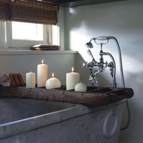 swieca pienkowa classic biala bolsius 60 40mm