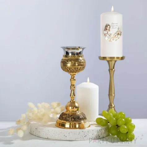 swieca pienkowa ozdoba na stol dziewczynka i kosciol dekoracja na komunie swieta 12 cm