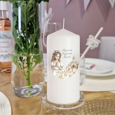swieca pienkowa ozdoba na stol dziewczynka i kosciol dekoracja na komunie swieta 12 cm
