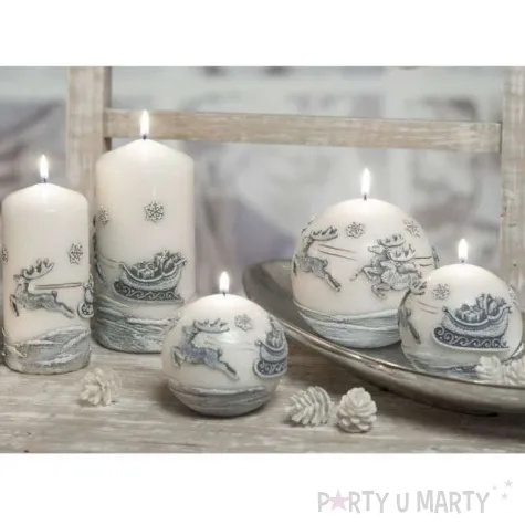 swieca pienkowa renifery ciagnace sanie biala bartek candles 150 70 mm