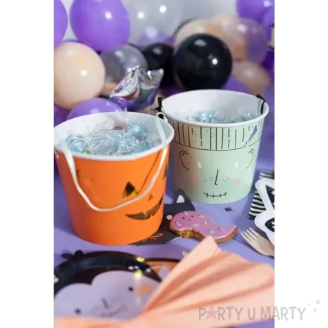 talerzyki papierowe dracula wampir halloween partydeco 25x23 cm 6 szt