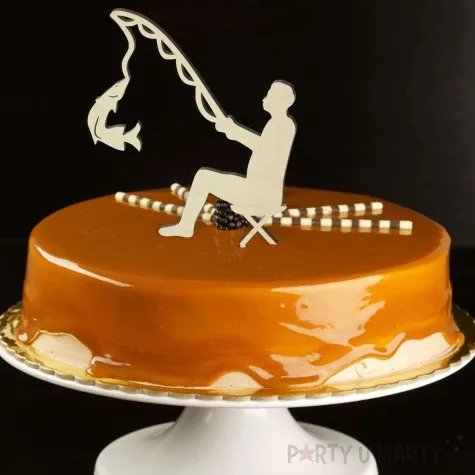 topper drewniany wedkarz siedzacy 12x18 cm