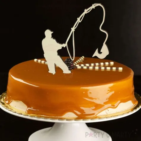 topper drewniany wedkarz stojacy 13x17 5 cm