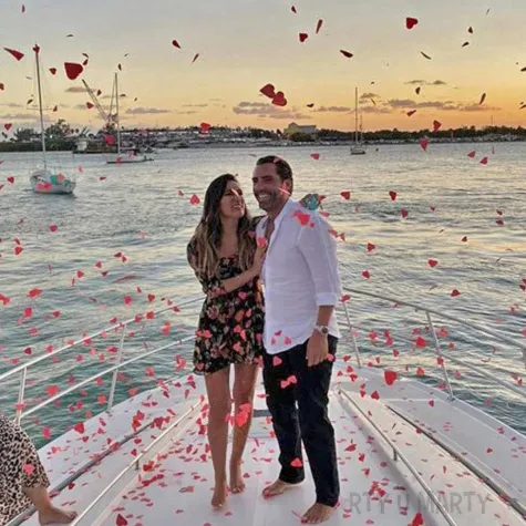 tuba strzelajaca konfetti serca czerwony partydeco 40 cm