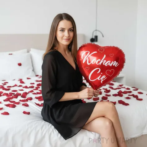 zestaw dekoracji na walentynki balony girlanda platki roz konfetti swieczki serca kocham cie