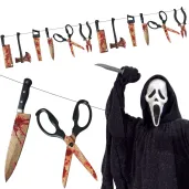 dekoracyjny baner girlanda na halloween zakrwawione siekiery noze i inne narzedzia 300 cm