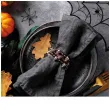 bieznik pajeczyna i pajaki halloween czarny guirca 183x45 cm