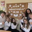 dekoracja do szkoly na gazetke tablice napis dzien nauczyciela kwiaty dzien edukacji narodowej