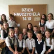 dekoracja do szkoly na gazetke tablice napis dzien nauczyciela kwiaty dzien edukacji narodowej