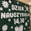 dekoracja do szkoly na gazetke tablice napis dzien nauczyciela kwiaty dzien edukacji narodowej