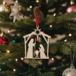 dekoracja na boze narodzenie drewniana zawieszka bombka szopka stajenka betlejem 69x82 mm