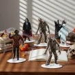 dekoracja na halloween drewniana figurka zombie do postawienia 15 cm
