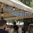 dekoracja na oktoberfest baner papierowy napis niebieska krata bawarska girlanda ozdoba 2 m