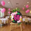 dekoracja sali na urodziny tablica powitalna liczba 60 baloniki czarno rozowa