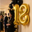 dekoracje na 18 urodziny zestaw balonow liczba 18 zloty 33 dgt 2 elementy