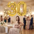 dekoracje na 18 urodziny zestaw balonow liczba 30 zloty 33 dgt 2 elementy