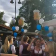 dekoracje na oktoberfest zestaw balonow piwo flaga bawarii niebieski bialy zloty 22 szt