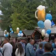 dekoracje na oktoberfest zestaw balonow piwo flaga bawarii niebieski bialy zloty 22 szt