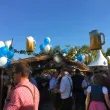 dekoracje na oktoberfest zestaw balonow piwo flaga bawarii niebieski bialy zloty 22 szt