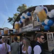 dekoracje na oktoberfest zestaw balonow piwo flaga bawarii niebieski bialy zloty 22 szt