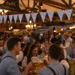 dekoracla wiszaca na oktoberfest baner papierowy flaga bawarska girlanda ozdoba krata 3 6 m