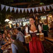 dekoracla wiszaca na oktoberfest baner papierowy flaga bawarska girlanda ozdoba krata 3 6 m