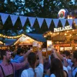dekoracla wiszaca na oktoberfest baner papierowy flaga bawarska girlanda ozdoba krata 3 6 m