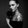 dodatek do stroju makijaz na halloween wodne tatuaze zmywalne pajaki czarne 32 szt