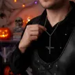 dodatek do stroju na halloween naszyjnik odwrocony krzyz na lancuszku czarny wampir ksiadz